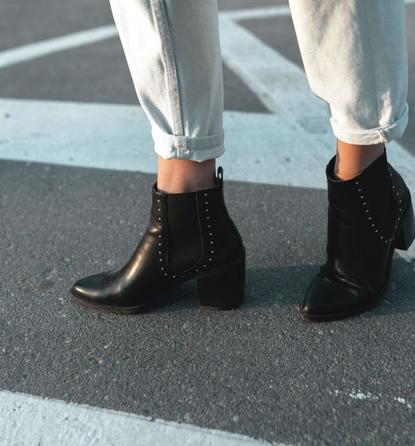 Crne gležnjače su klasik koji ima svoje mjesto u ormarima mnogih žena