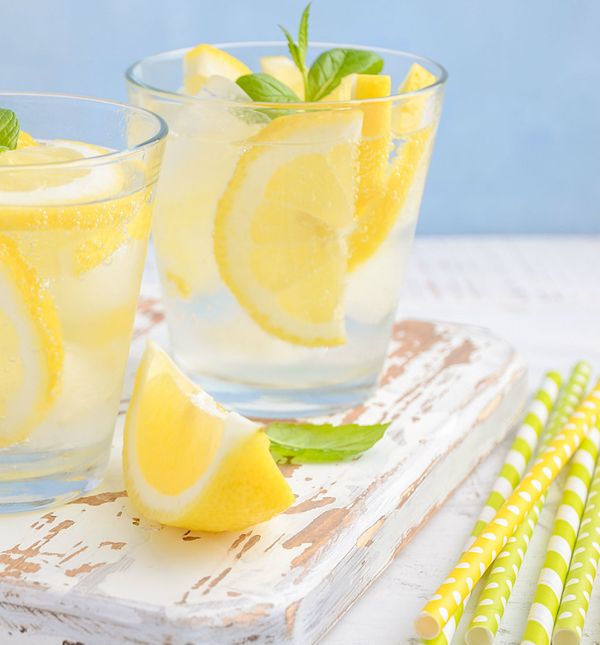 Dan započnite vodom s limunom