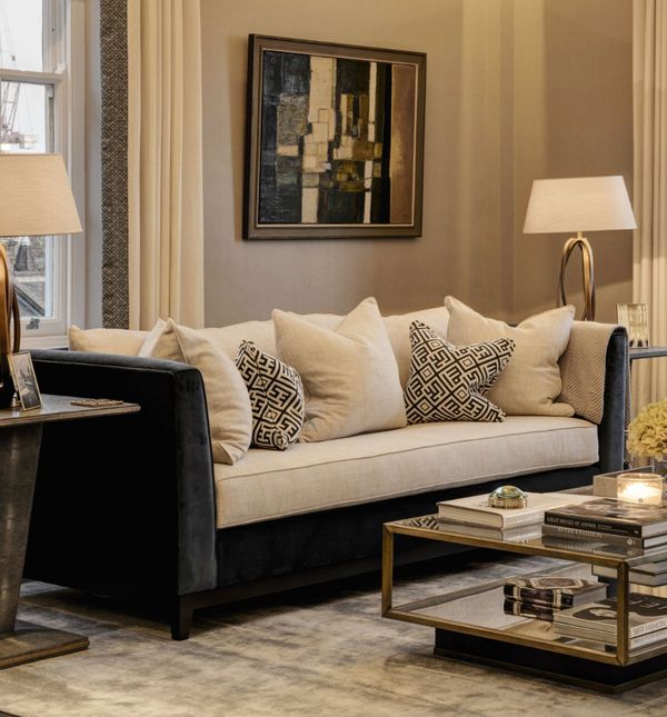 Kada govorimo o kraljevskom dojmu, prva asocijacija svakako je zlatna boja