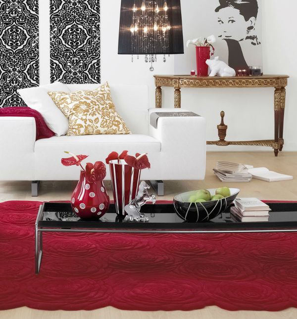 Duboka crvena boja kao inspiracija za uređenje doma