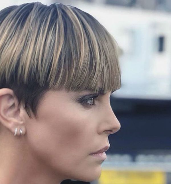 Charlize Theron nosi fantastično stiliziranu 'kahlica' frizuru