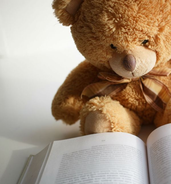 Tete i stričeki pričalice svih 365 dana u godini dolaze djeci u bolnicu čitati priče