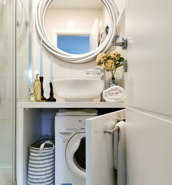 Perilica rublja smjestila se ispod umivaonika