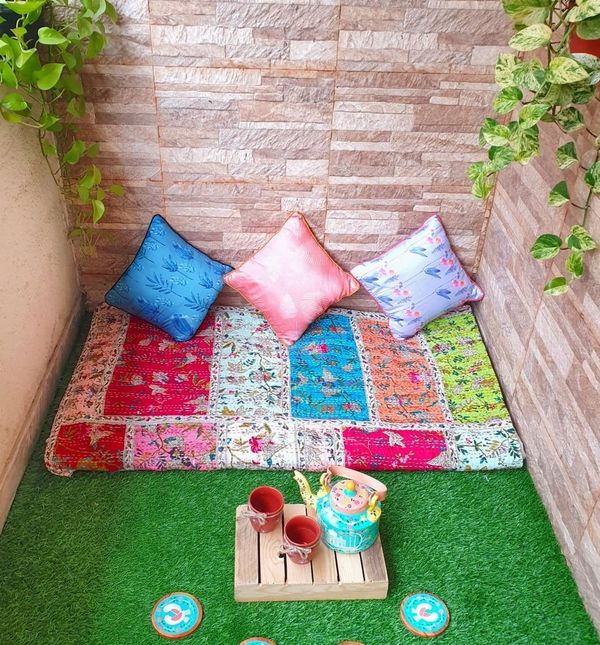 Jedna spužva i nekoliko jastuka dovoljni su za uređenje dražesnog balkona