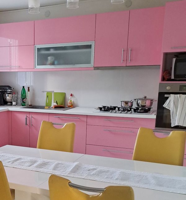 Kandidatkinja MasterChefa Luana Đurđević u svojoj kući ima ružičastu kuhinju visokog sjaja