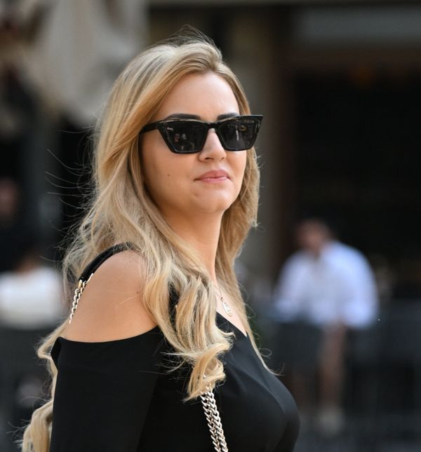 Street style dama iz Zagreba u crnoj kombinaciji