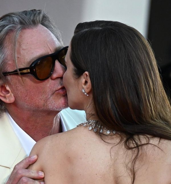 Slavni muškarci koji izlaze sa ženama svojim godinama prava su rijetkost u Hollywoodu