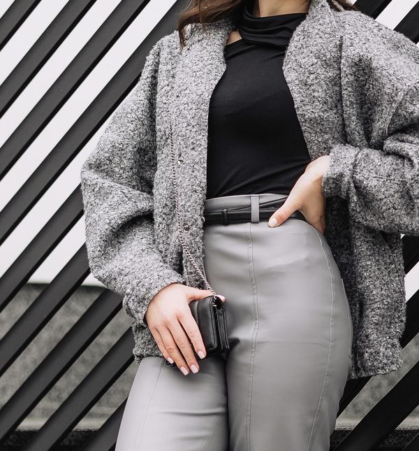 Žena u jesenskoj jakni