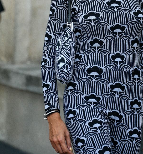 Haljine s uzorkom su uvijek zanimljiv modni odabir