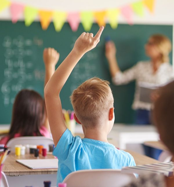 Kada dijete stigne iz škole, pitajte ga kako je provelo dan