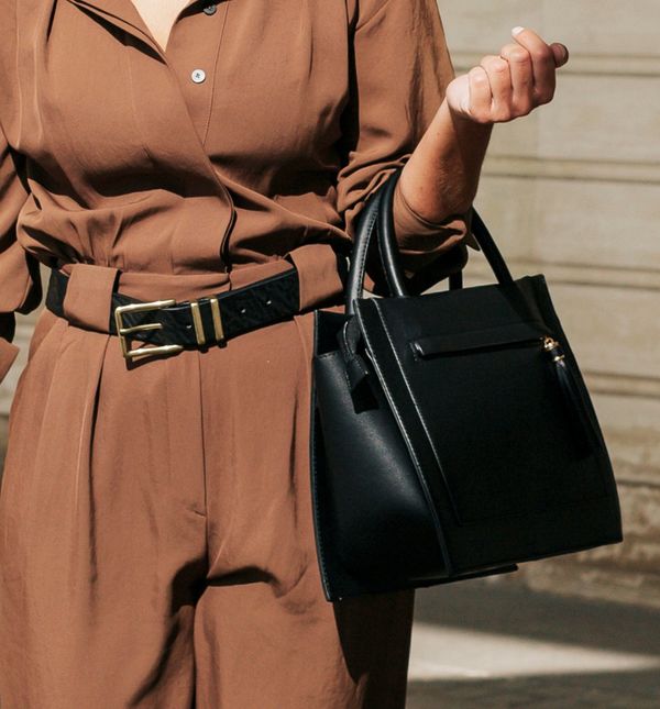 Većina žena u svom ormaru ima veliku dnevnu torbu