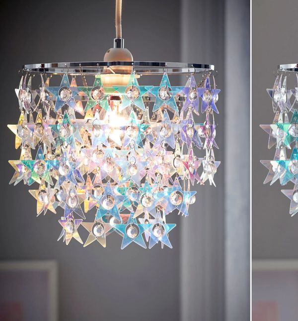 Luster sa zvjezdicama koje svjetlucaju u mraku