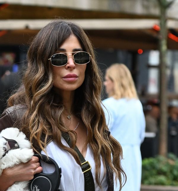 Zagrebačko izdanje u bijeloj haljini i kaubojskim čizmama