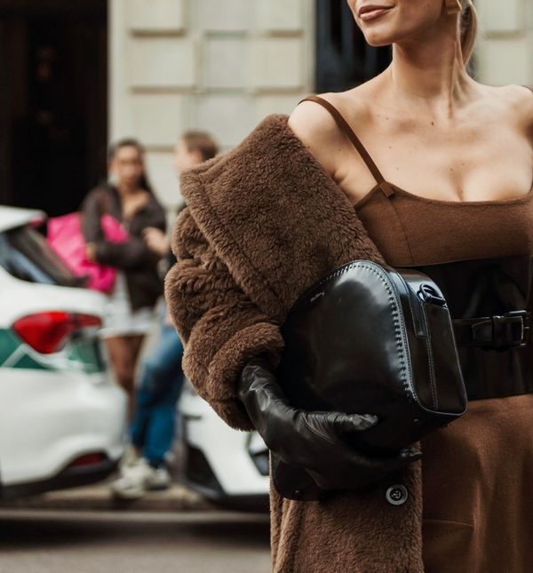 Smeđa haljina u street style izdanju s Tjedna mode