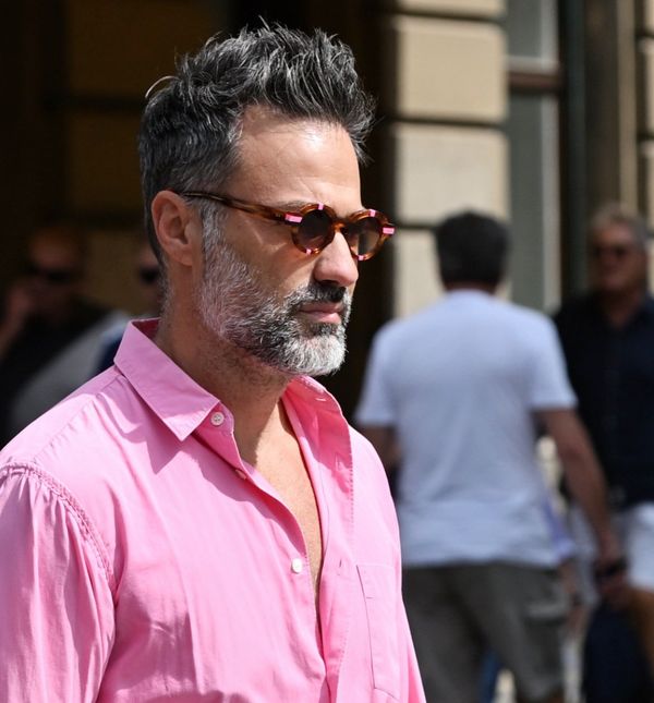 Markantan gospodin sa zagrebačke špice u ružičastoj košulji