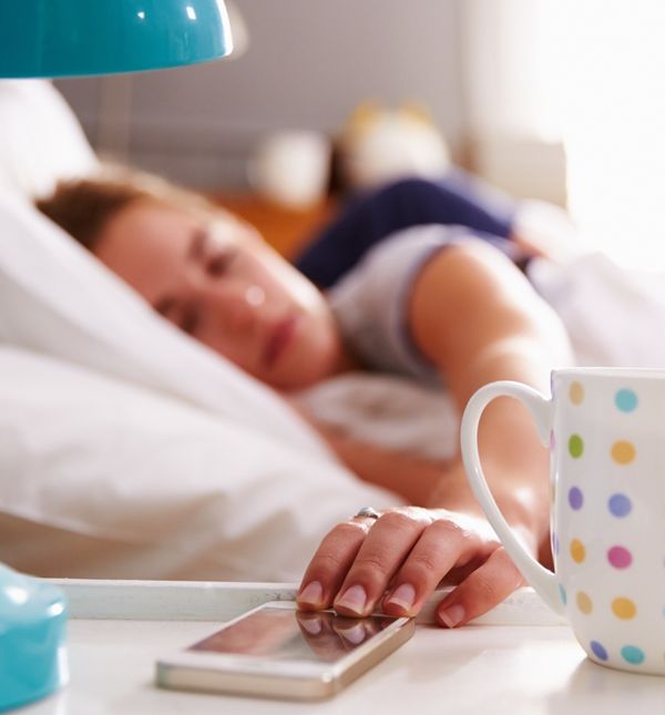 Ako želite započeti dan bez mobitela, ne spavajte s njim kraj glave