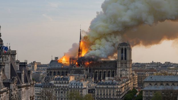 Katastrofalan požar katedrale Notre Dame (Foto: AFP)