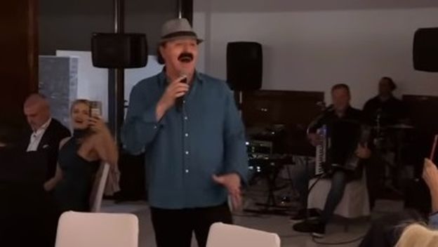 Slavlje u domu Harisa Džinovića