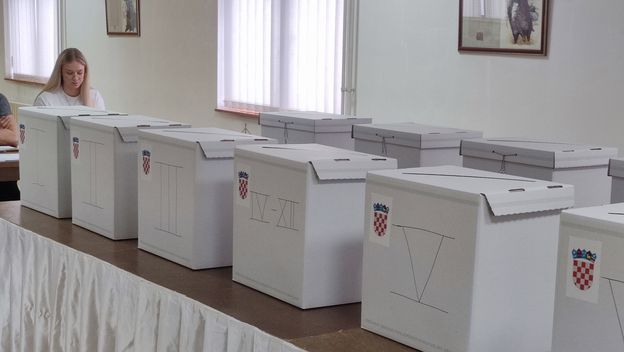 Pripadnici Hrvatske vojske u službi glasali su na posebnim biračkim mjestima - 2