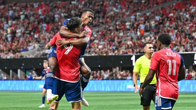 Petar Musa (u sredini)