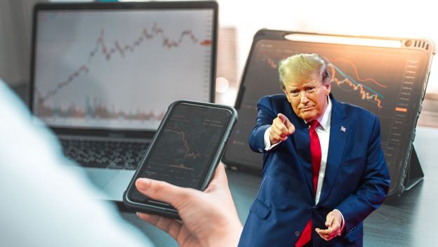 Padajući grafovi financijskih tržišta i Donald Trump kako pokazuje prstom