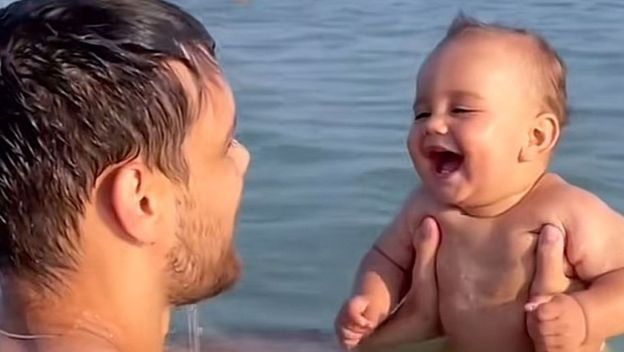 Bebin prvi sustret s morem