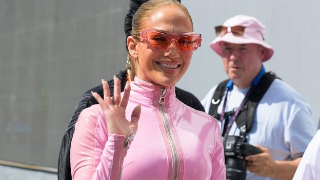 Jennifer Lopez na F1 stazi u Saudijskoj Arabiji 2025. - 3