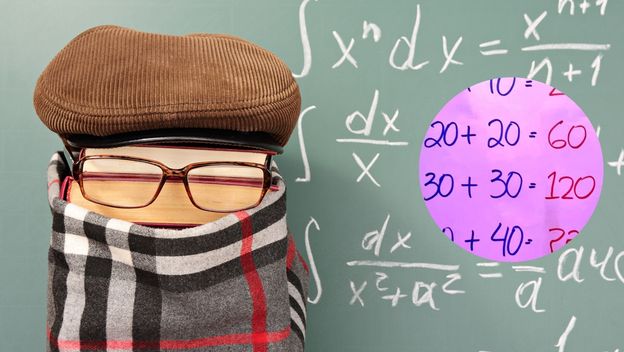 Knjige zamaskirane u čovjeka ispred matematičke ploče i zadatak