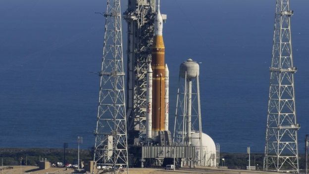 NASA-ina SLS raketa na lansirnoj rampi