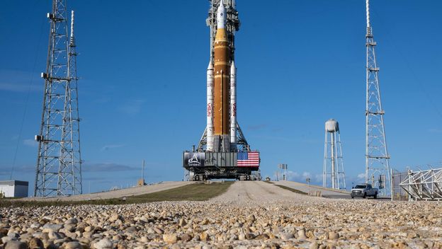 NASA-ina SLS raketa na lansirnoj rampi