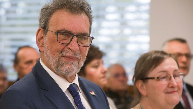 Radovan Fuchs, ministar obrazovanja