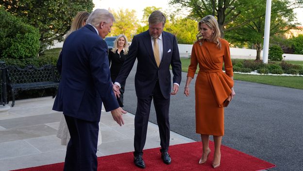 Trump i Melania pozdravljaju kralja Willema-Alexandera i kraljicu Maximu - 1