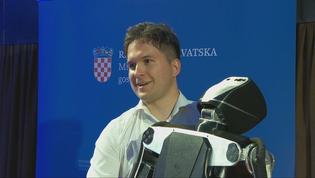 Mario Ljubičić i robot Rinno