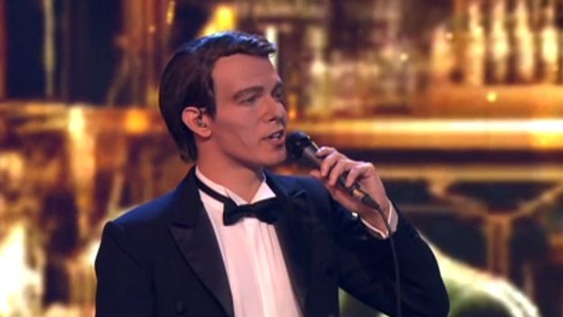 Lovro Juraga kao Frank Sinatra