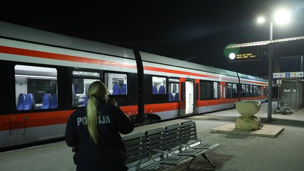 Policija i vlak, ilustracija