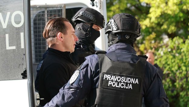 Višestruki ubojica Srđan Mlađan doveden na sud