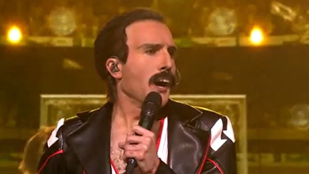 David Amaro kao Freddie Mercury