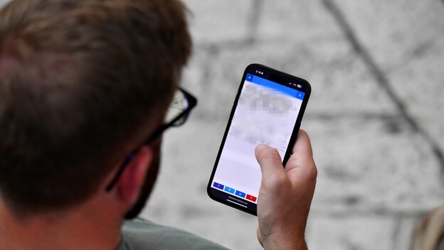 Komuniciranje mobitelom, ilustracija