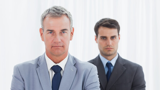 Kako se piše: v. d. ravnatelj ili v. d. ravnatelja