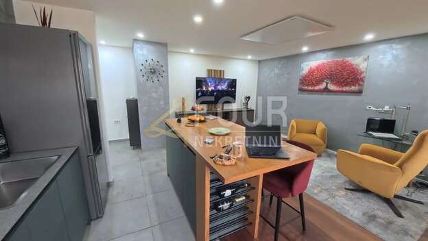 Prodaja stana u Prečkom - 1