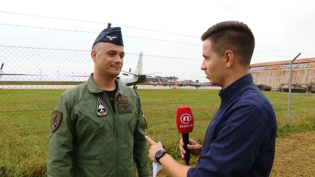 Ivan Forjan prati dolazak borbenih aviona na Pleso (Foto: Dnevnik.hr) - 1