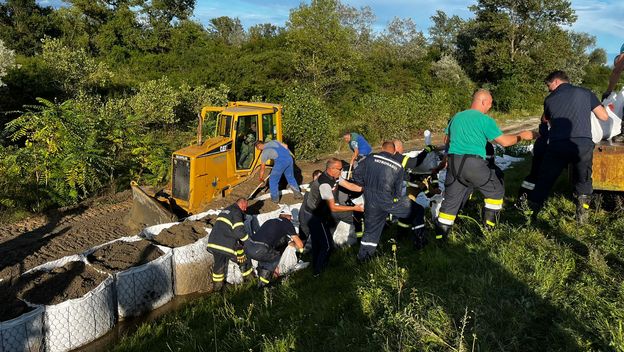 Ojačavanje nasipa u Hrušćici - 1