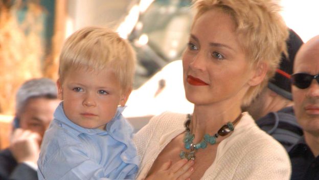 Sharon Stone sa sinom Roanom 2004. godine