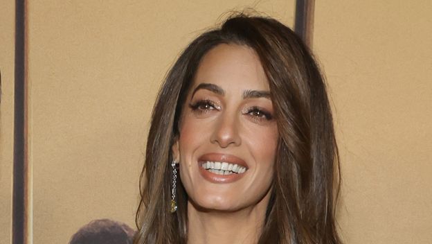 Amal Clooney u Diorovoj haljini iz kolekcije proljeće/ljeto 2004. - 5