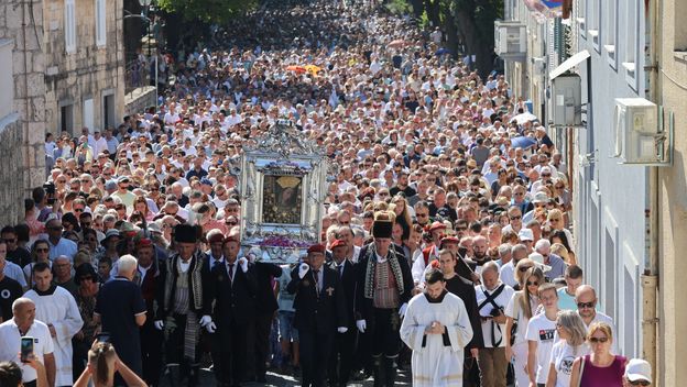 Procesija kroz grad povodom proslave blagdana Velike Gospe u Sinju