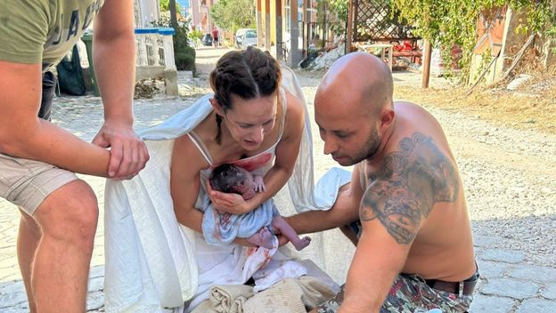 Malena Klara rođena je pred obiteljskom kućom