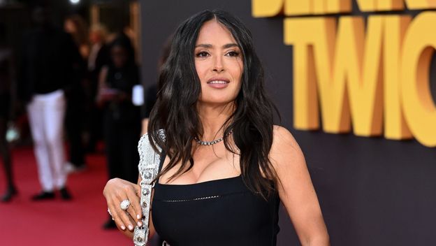 Salma Hayek u Guccijevim srebrnim platformama - 2