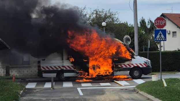 Zapalio se kombi u Vrbovcu - 3