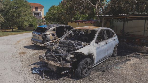 Izgorjeli automobil i motocikl načelnika policije - 2