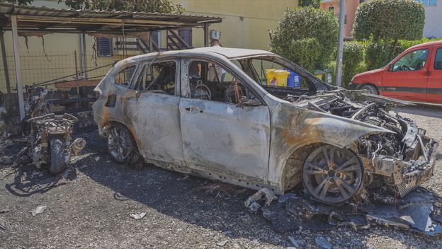 Izgorjeli automobil i motocikl načelnika policije - 3